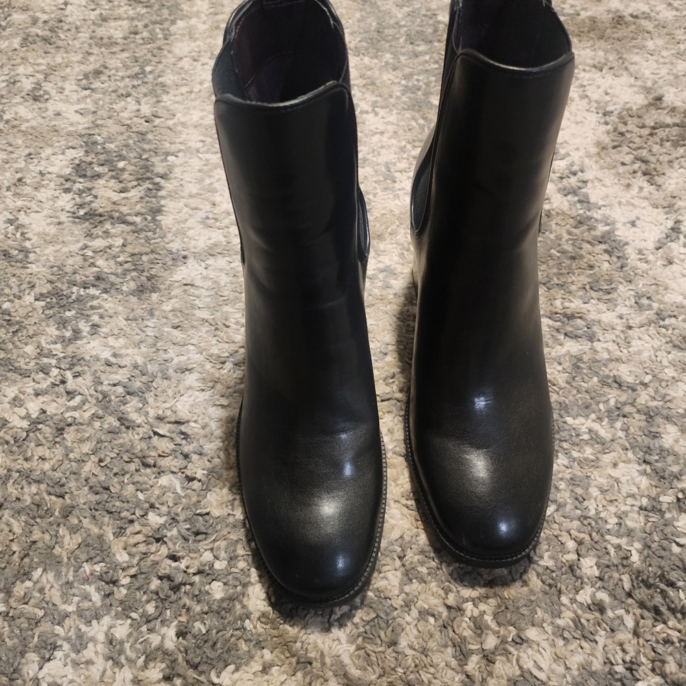 Tommy Hilfiger Black Ankle Boots with Textured Fabric and Rounded Toe